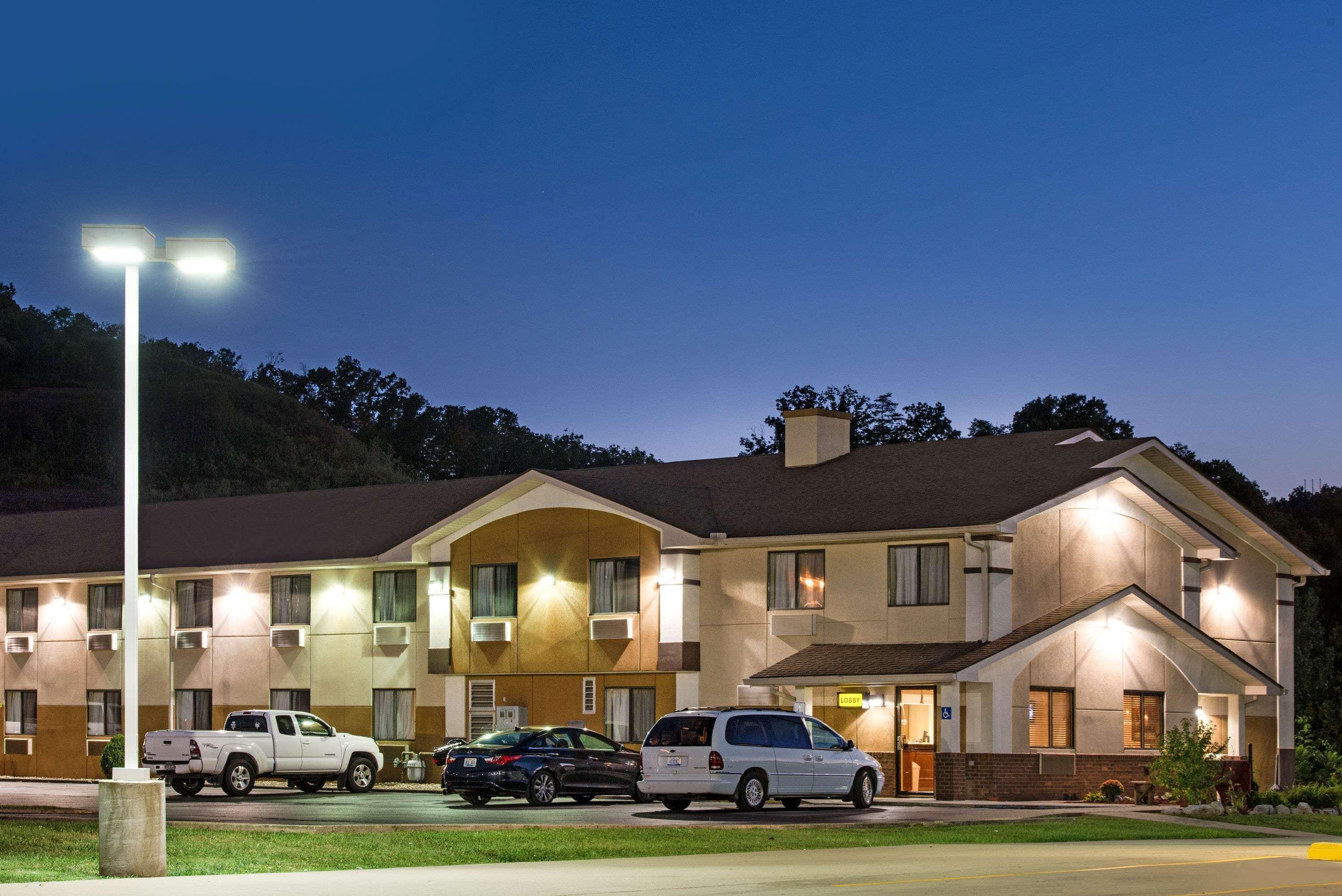 Hotel Super 8 By Wyndham Ripley Esterno foto