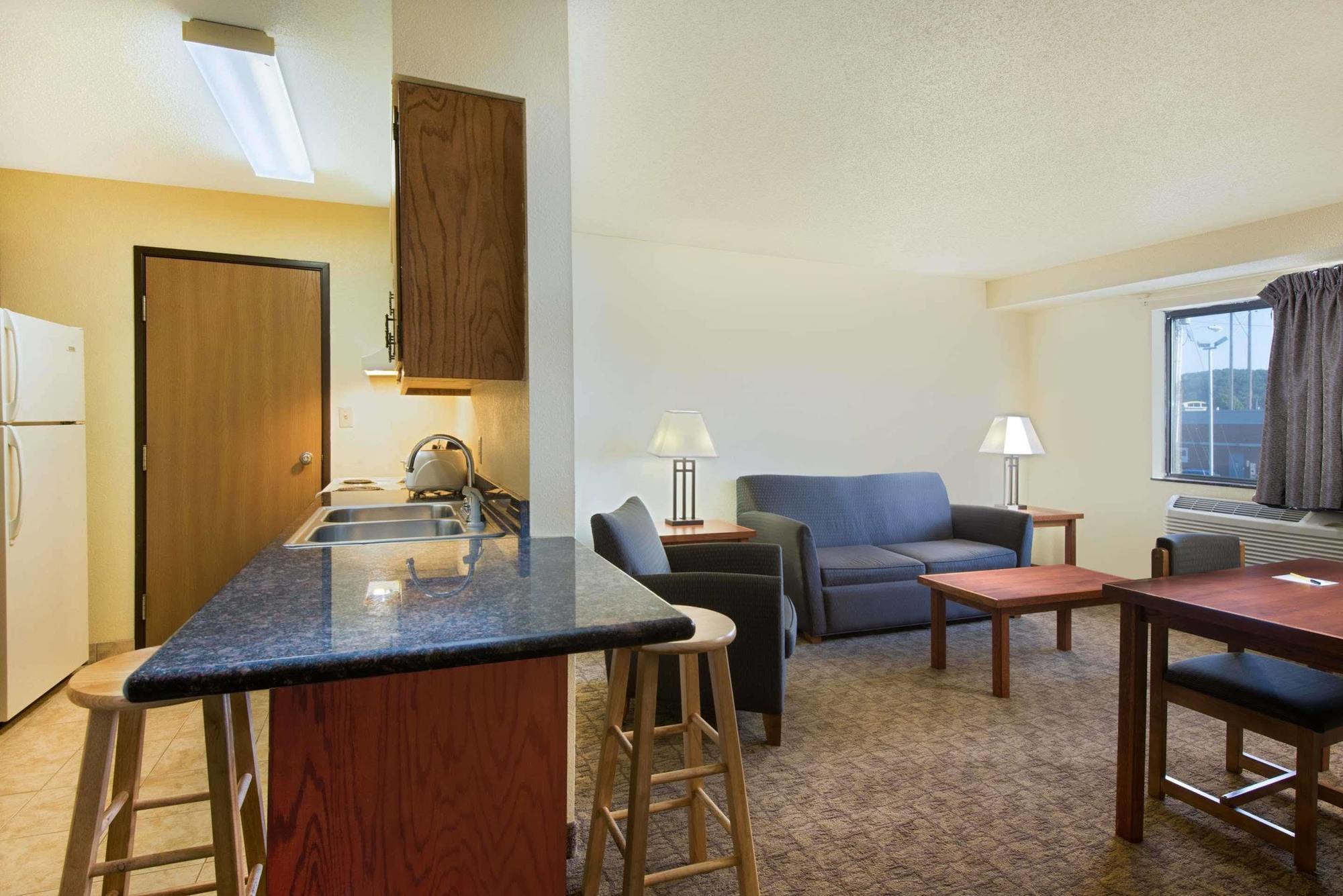 Hotel Super 8 By Wyndham Ripley Esterno foto